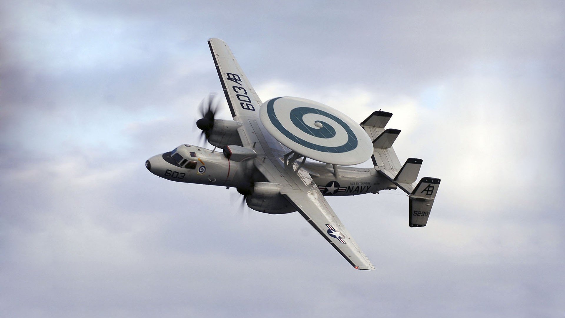 开云下载-英超争冠关键战：悬念持续升温！，英超冠军争夺